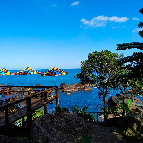 Bar da Costeira Nova Iorqui Restaurante em Ilhabela em frente ao mar - piscina natural